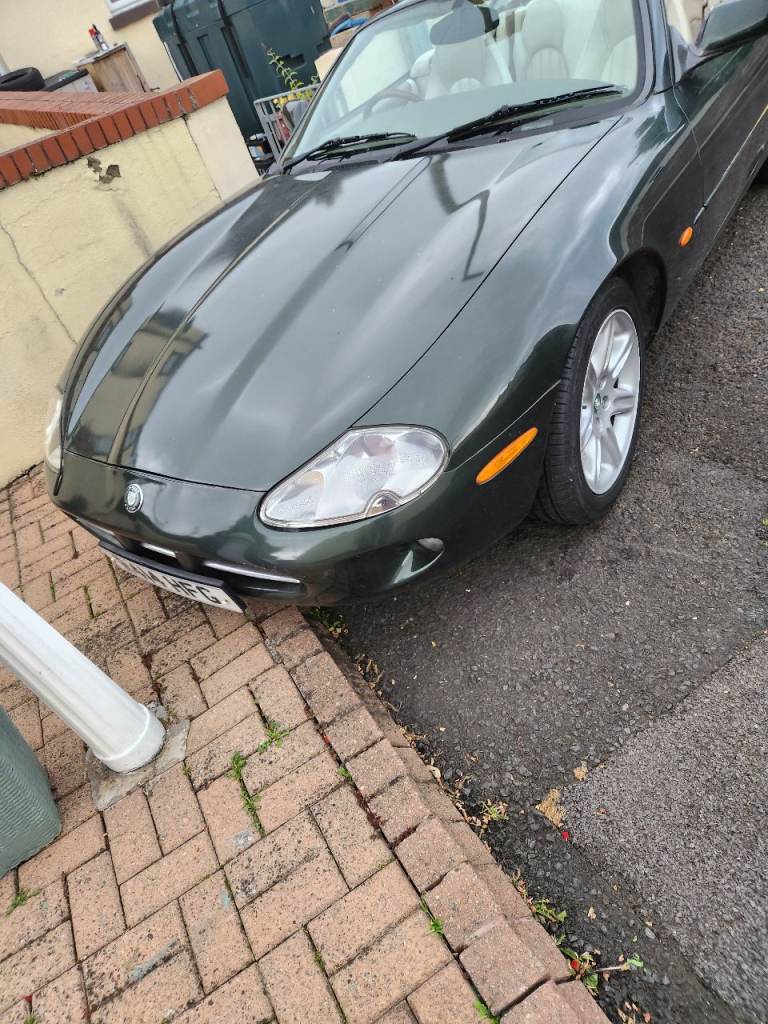 Breaking JAGUAR XK8 Convertible 
