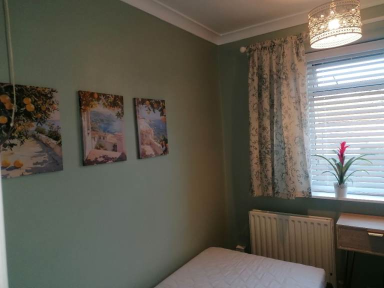 Rent small room 