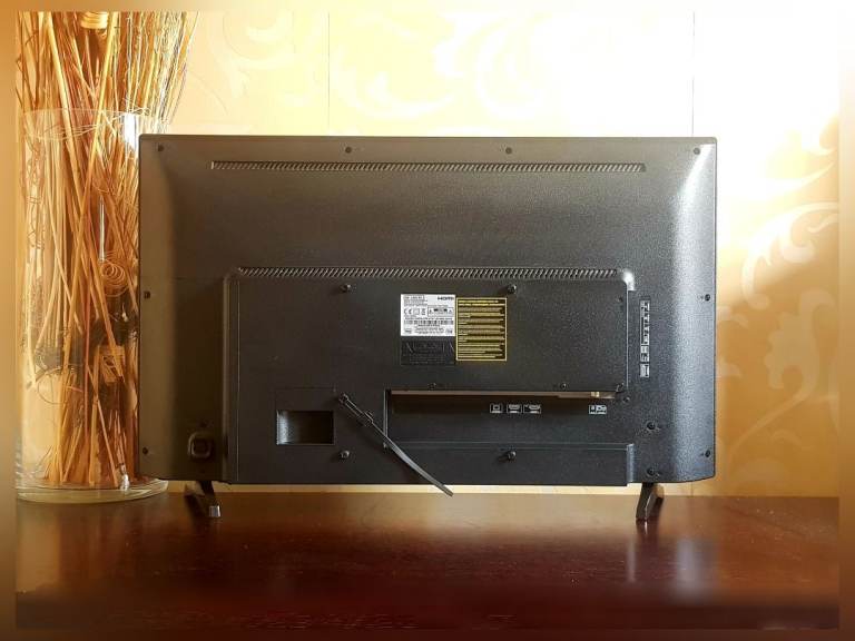 32 Smart Netflix LED TV - YouTube Prime