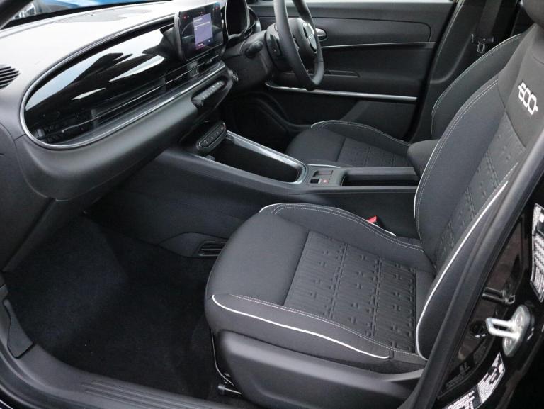 2025 Fiat 600 1.2 Hybrid 48V 136 5dr eDCT-6 HATCHBACK PETROL Automatic