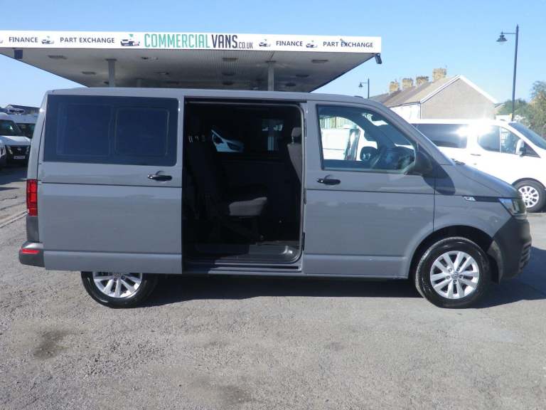 VOLKSWAGEN TRANSPORTER 2.0 TDI T32 Kombi Startline DSG Auto with VW Towbar in