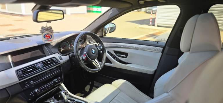 BMW, M5, Saloon, 2016, Semi-Auto, 4395 (cc), 4 doors