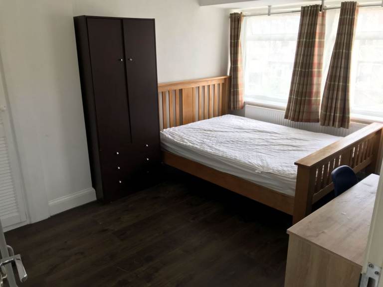 Spacious double room is available for rent