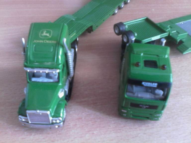 2X TRUCKS AND X2 SIKU EXCAVATORS