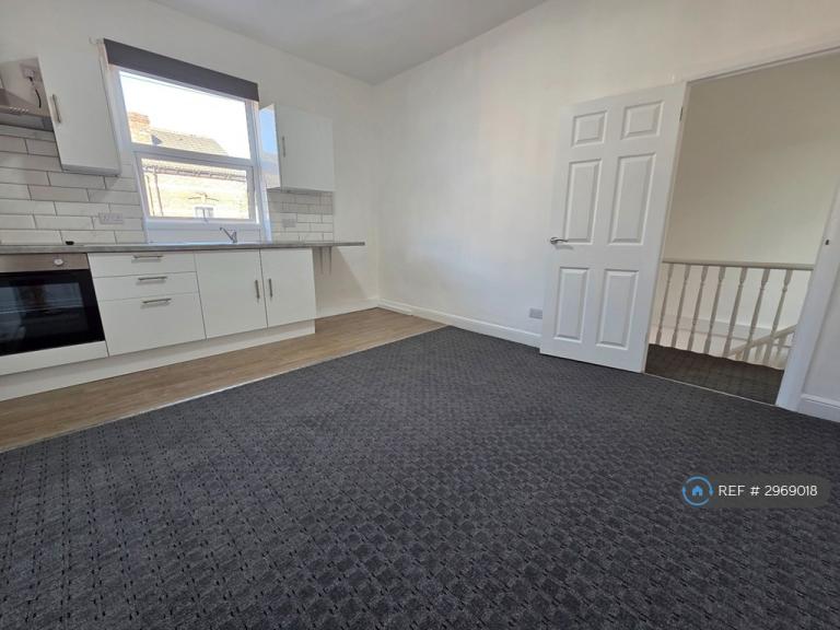 2 bedroom flat in Regent St, Wakefield, WF1 (2 bed) (#2969018)