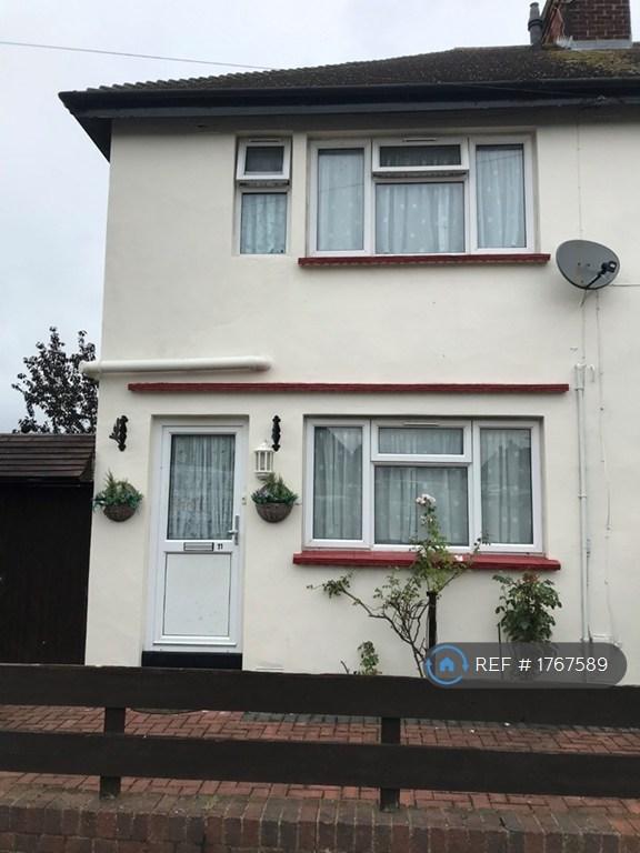 3 bedroom house in Ellis Avenue, Stevenage, SG1 (3 bed) (#1767589)