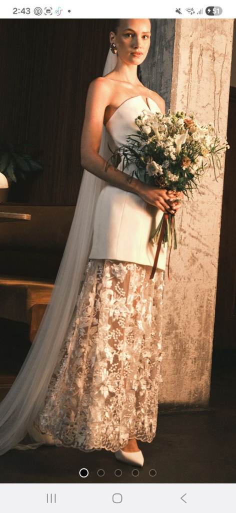 Beautiful size 12 wedding dress + veil