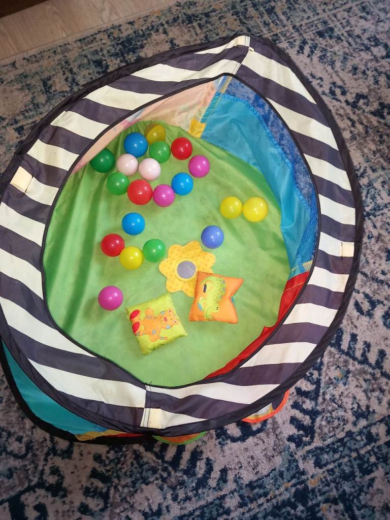Baby ball pit