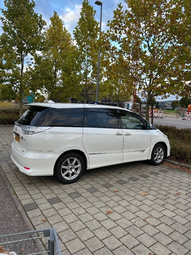 Toyota Estima Hybrid 