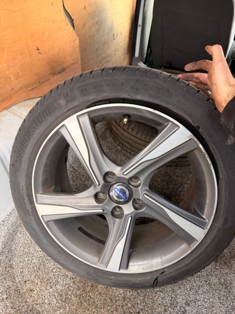 V40 wheels with Bridgestone tires 