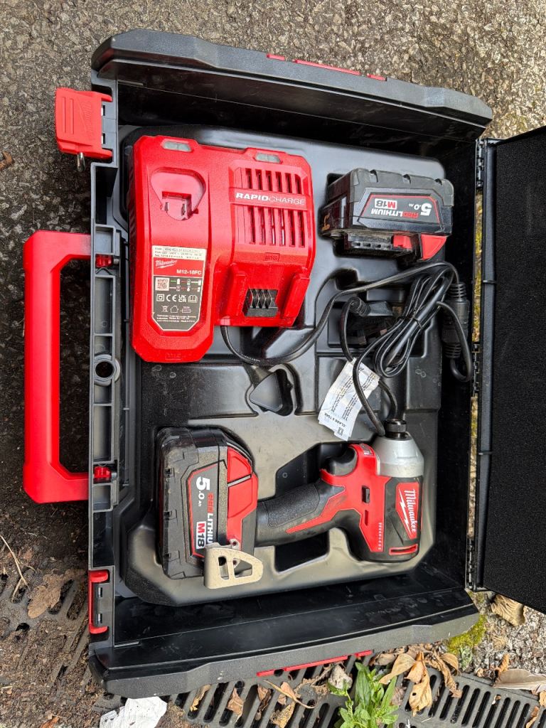 Milwaukee M12 Cordless Impact Driver Kit – Good Condition