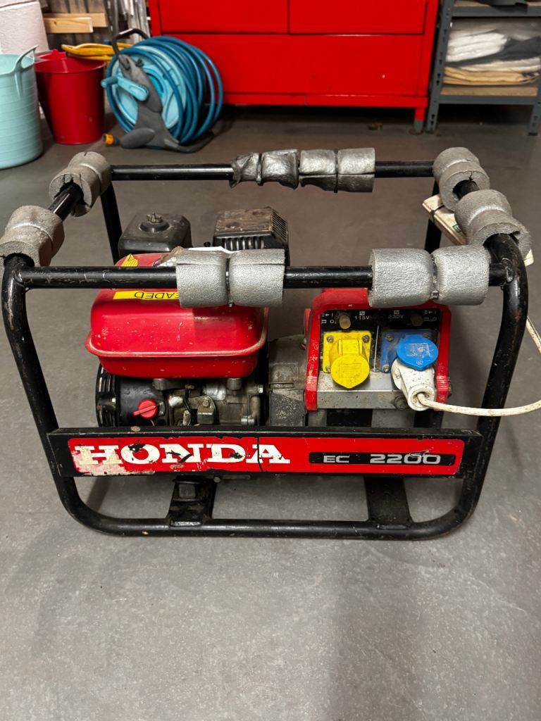 Honda EC2200 110/240 petrol generator
