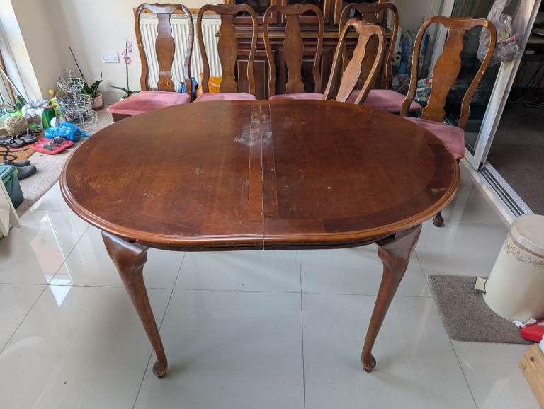 Dining Table Extendable with 6 Chairs