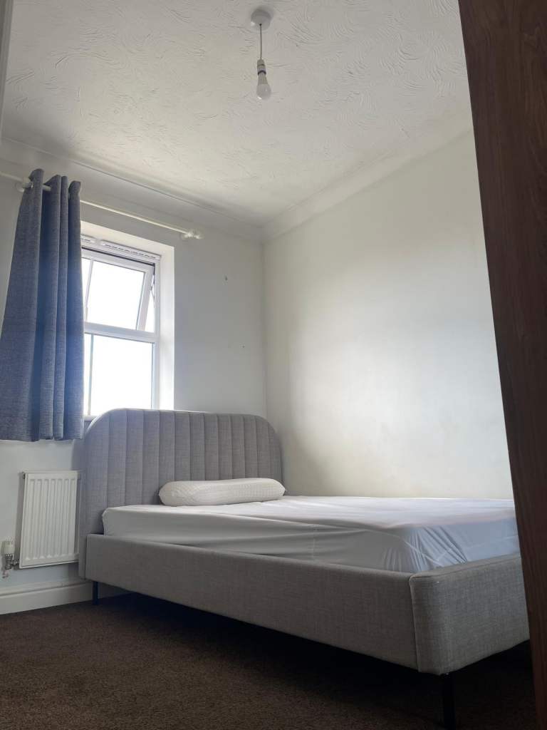 Spacious and Cosy Double Room for Rent in - RM16 6NA
