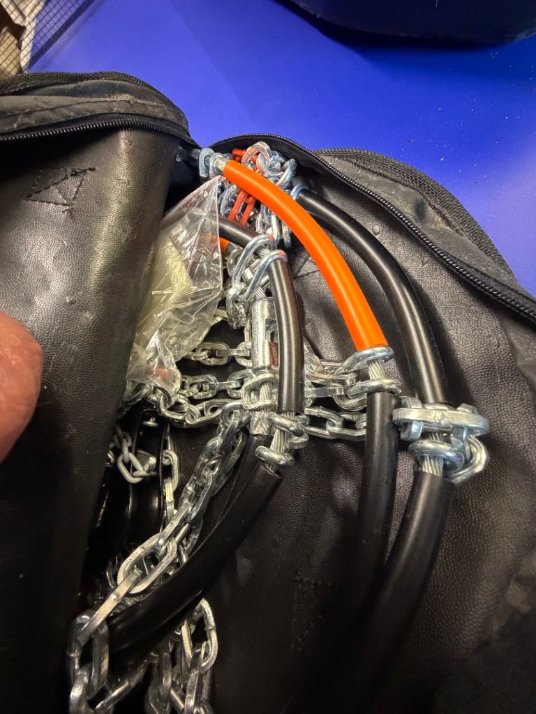 Snow chains for 4x4 or light commercial vehicles