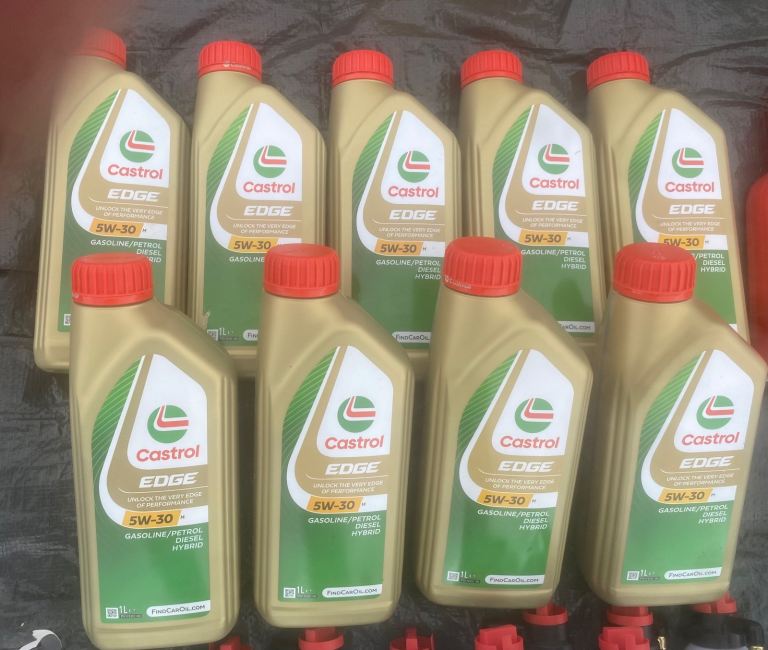 Castrol edge engine oil 5w-30 M spec. 1 litre bottles. Normal price £19.50. BARGAIN PRICE
