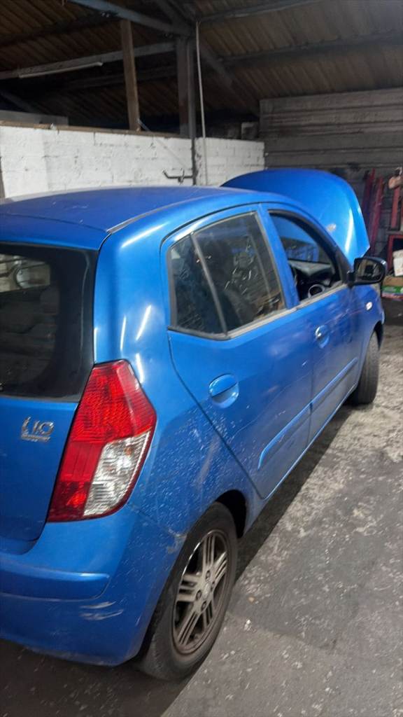 Hyundai i10 breaking 