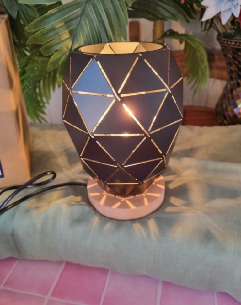 Modern Geometrical Metal Table Lamp for Living Room / Bedroom Lighting Decor