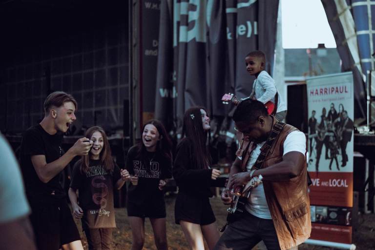 DRUMMER WANTED 4 GIGING BAND ROCK POP REGGAE SOUL BLUES COVERS & ORIGINALS