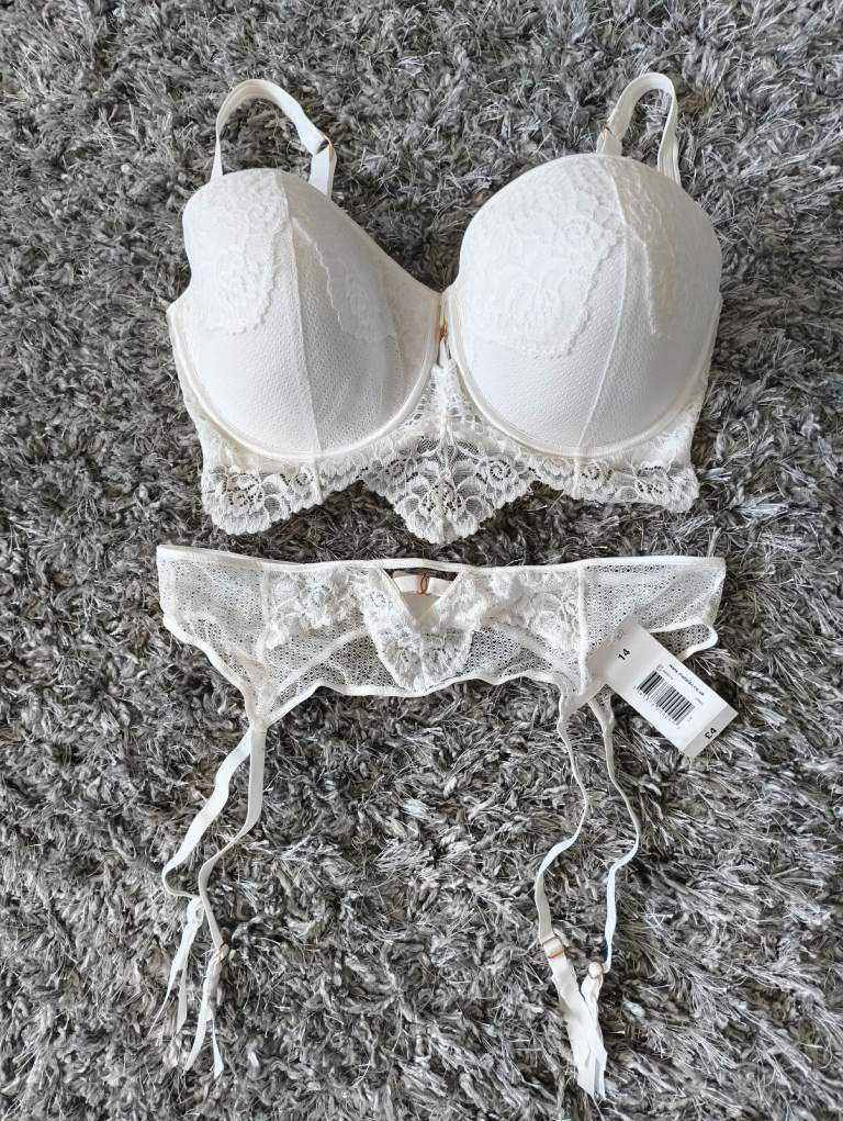Brand new with tags size 34F Matalan ivory underwire bra & UK14 suspender set as per photo £10