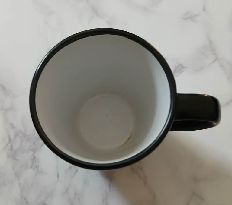 5 coffee or tea cups 