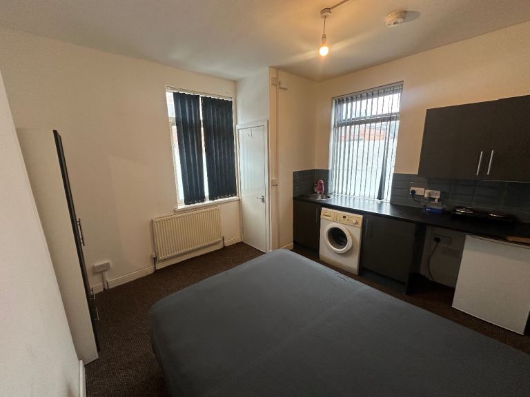 STUDIO FLAT GOOD LOCATION 