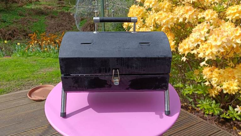 Mini barbeque, portable barbeque grill, with twin sided grill function
