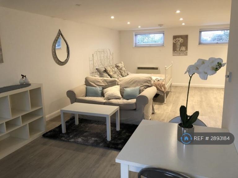 Studio flat in Slough, Slough, SL1 (#2893184)