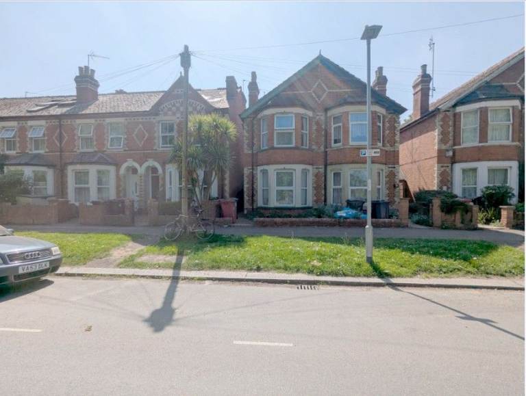 STUDENT HOUSE - Spacious 4 Double Bed 2 Bath Semi, Sought After Parkside Location