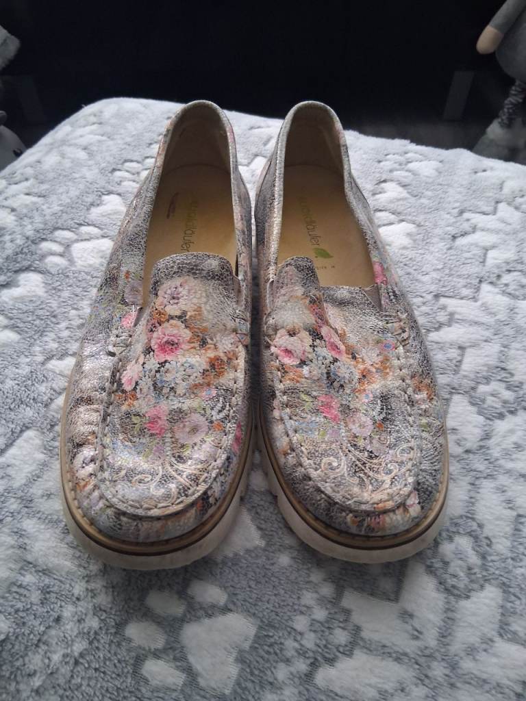 Waldlaufer slip on size 7.5