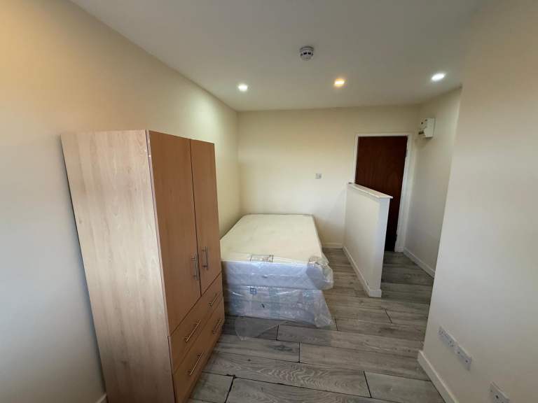 BENEFITS ACCEPTED - Studio Flat Available in Hanger Lane Acton Ealing W5
