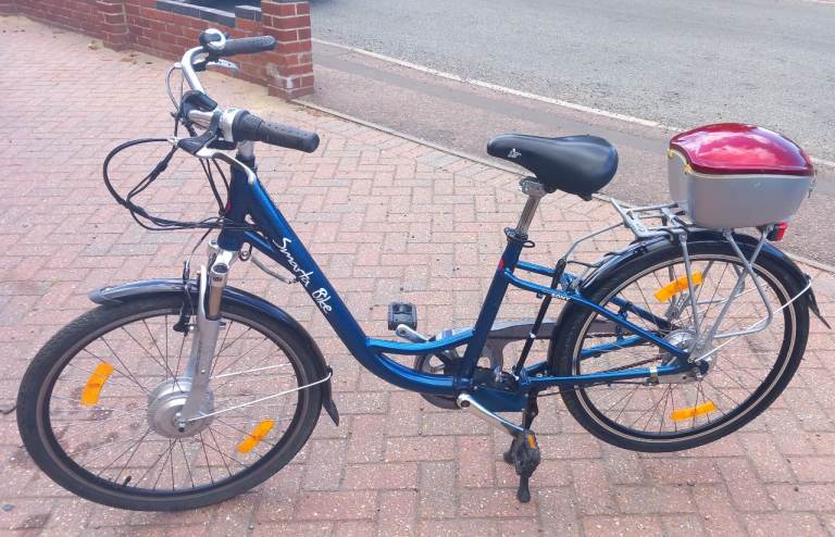 Smarta 36v electric bike. Excellent condition with new batteries 