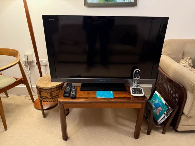 FREE - Sony Bravia KDL40 EX401 LCD TV - FREE