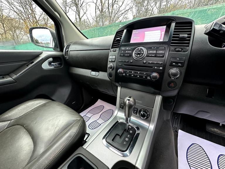 2013 Nissan Navara 3.0 dCi V6 Outlaw 4WD Diesel 4-Door Diesel