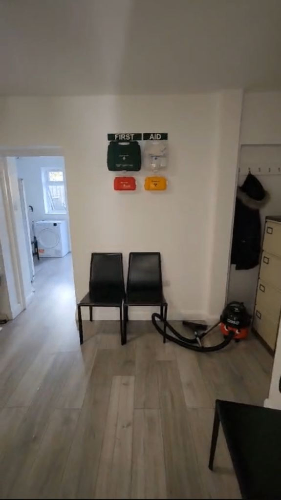 Spacious & Cosy Single Room For Rent AT EN5 2QE