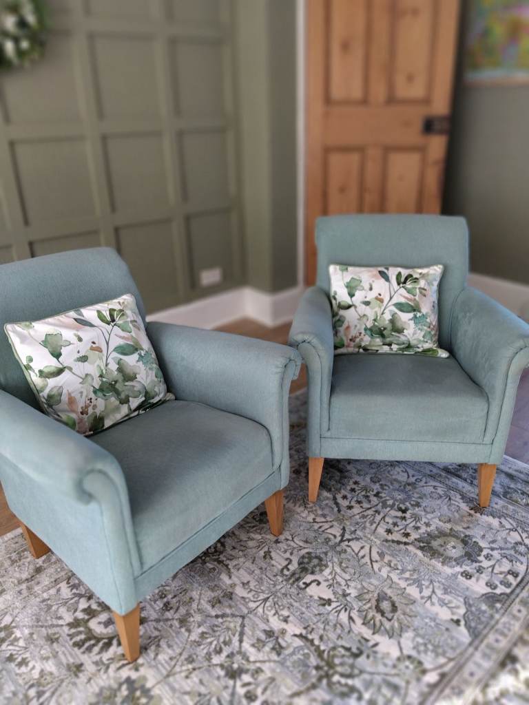 Accent chairs 