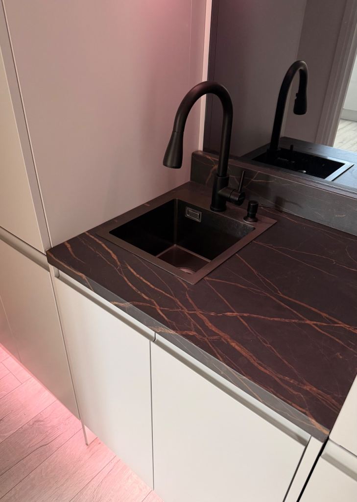 Worktop off cut black marbled 110cm x 90cm