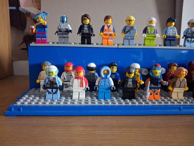 Array of lego figures