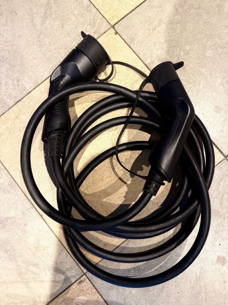 EV Public charging cable | Type 2 to Type 2 - 3 Phase | 32 Amp | 22 kW | 5/10 Metre | × 1 5 Metre