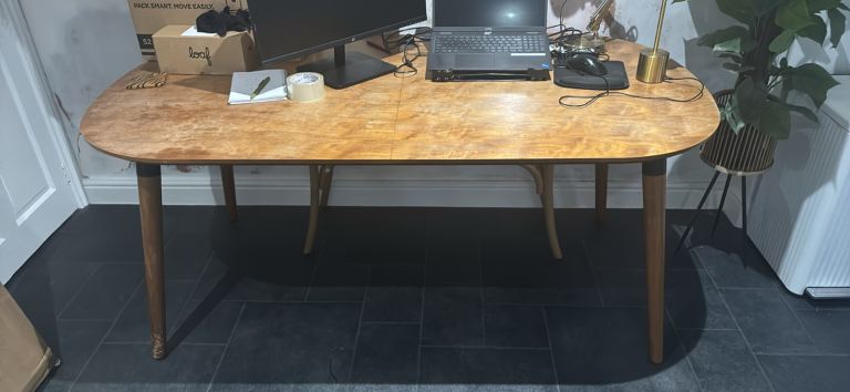 Wooden Extendable Dining Table – Good Condition