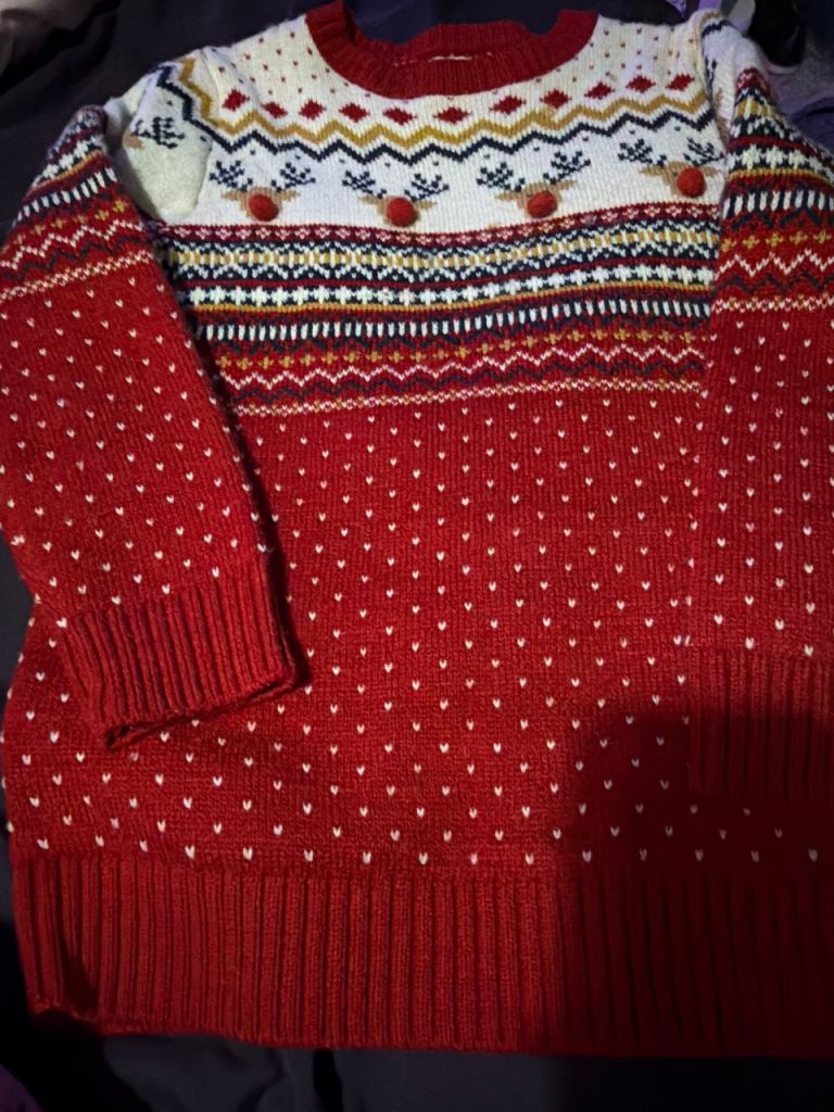 Christmas jumper age 8 t 9 years