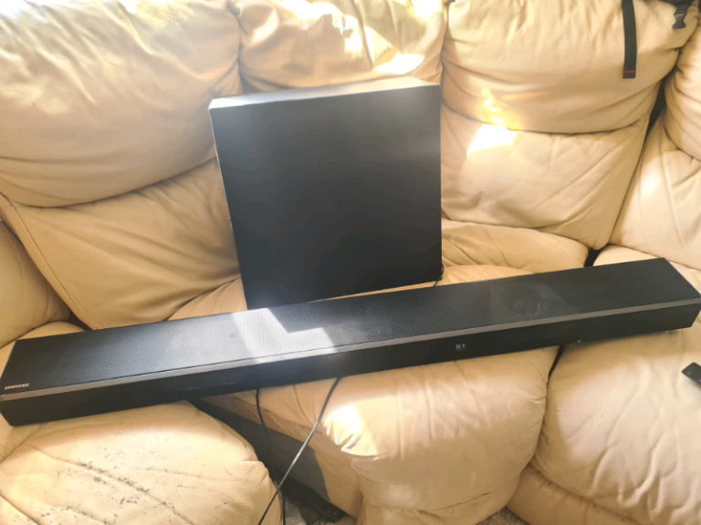 Samsung HW-K850 soundbar with wireless subwoofer