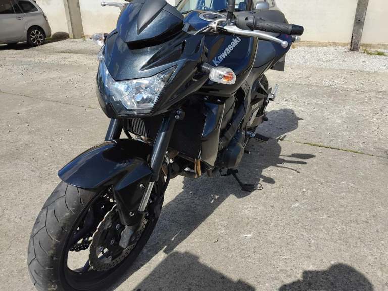 2011 11 KAWASAKI ZR 750 LAF ZR750 Z750 BLACK NAKED Z750R 2k MILES YES 2k 