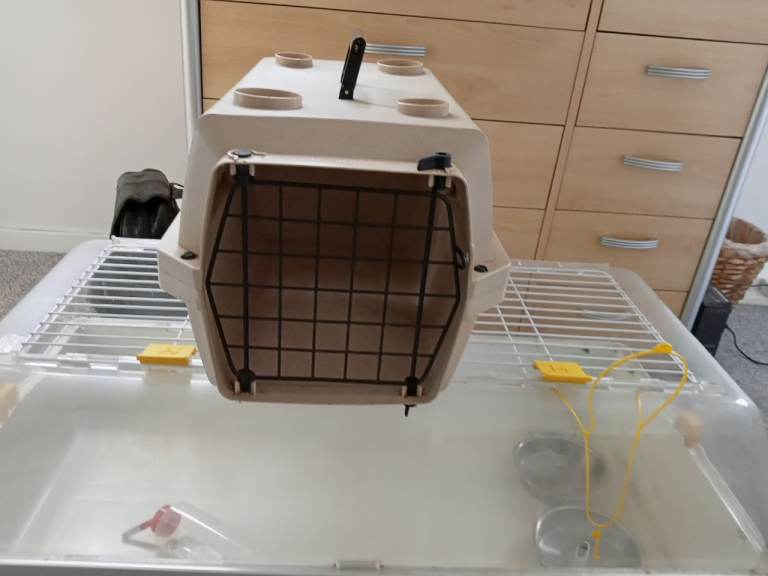 Large rabbit/guinea pig cage 