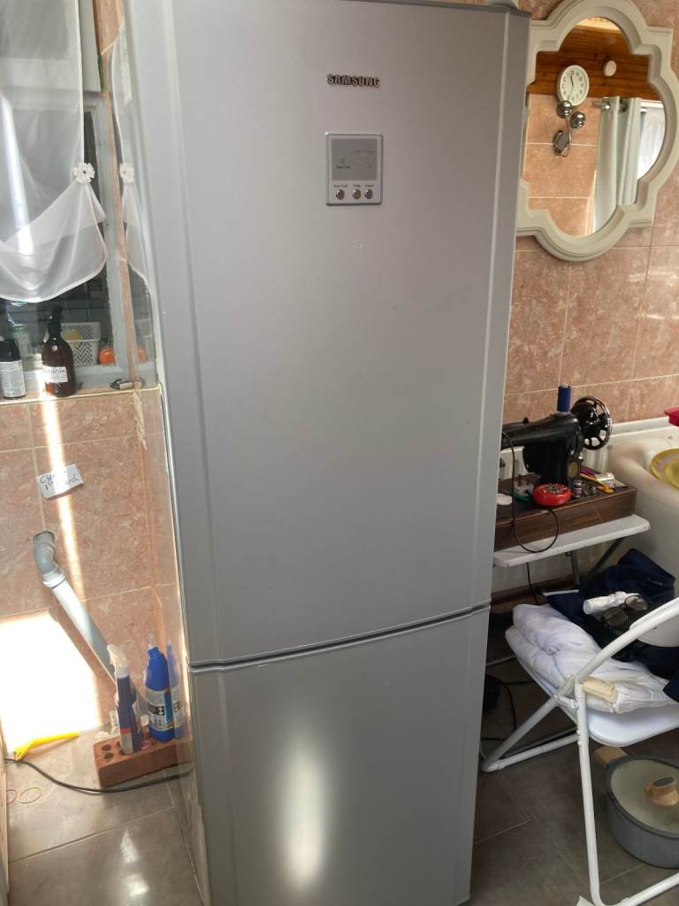 Samsung fridge freezer in excellent condition £150