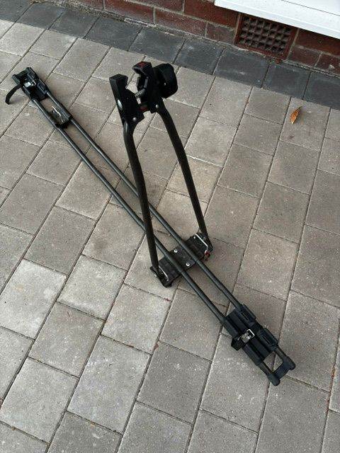 Quality locking bike carrier for fitting to car roof bars. 