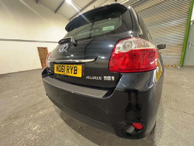 TOYOTA AURIS 1.8 VVT-h T4 2012