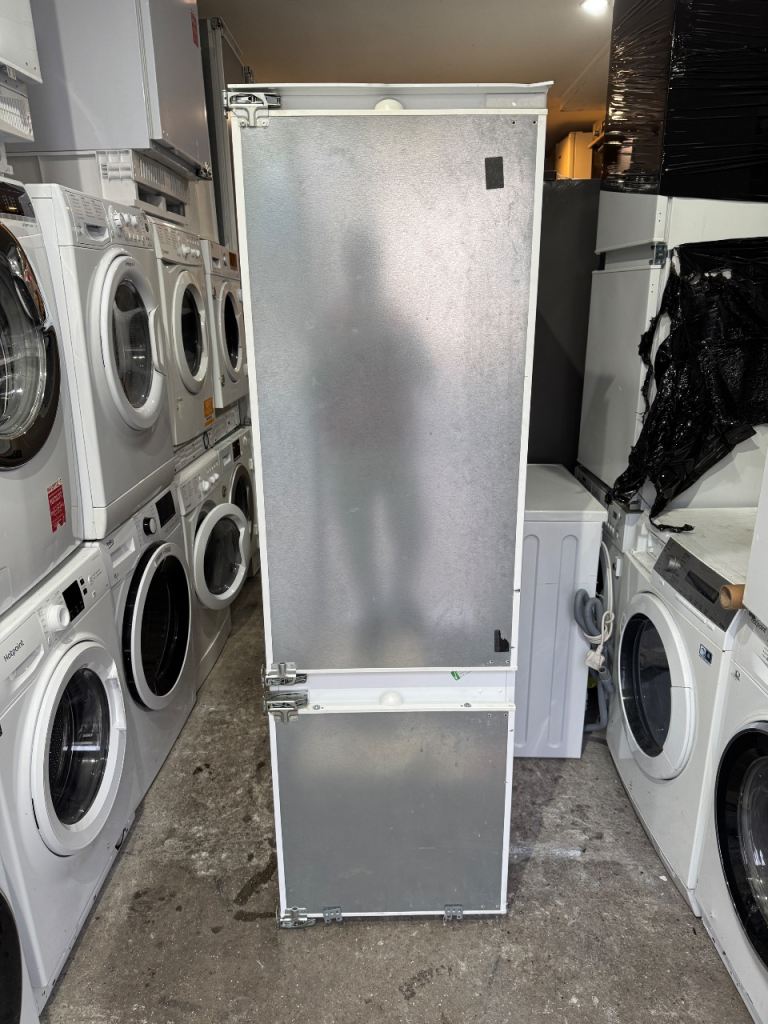 Siemens Integrated Fridge Freezer With Freee Delivery