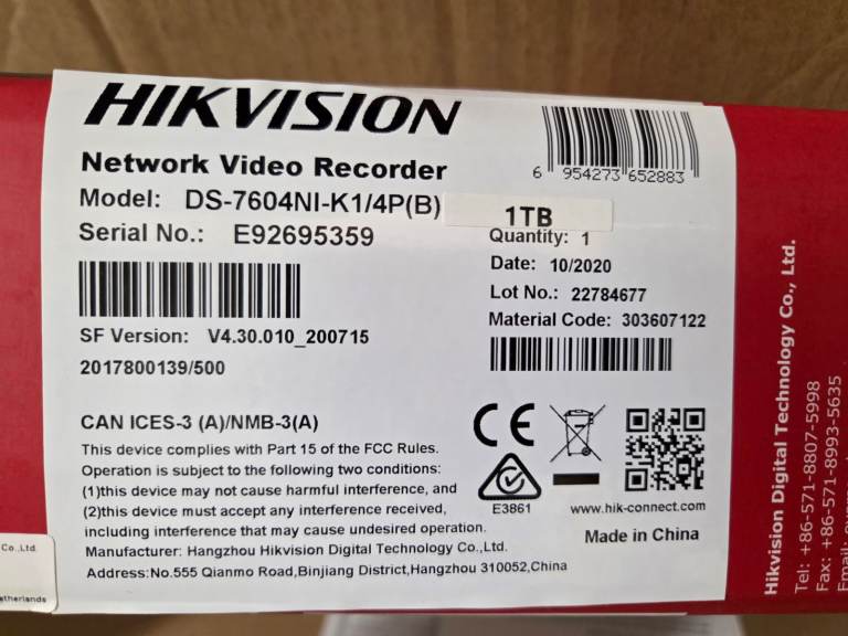 Hikvision 4-ch IP cameras NVR with 1 TB 