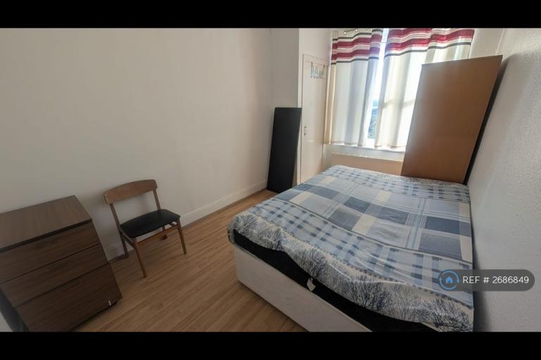 2 bedroom flat in Clepington Road, Dundee, DD3 (2 bed) (#2686849)